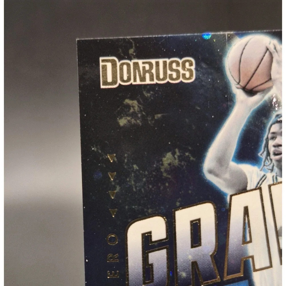 2025-26 Panini Donruss Caleb Holt #2 Zero Gravity Cosmic Purple /299 Wildcats